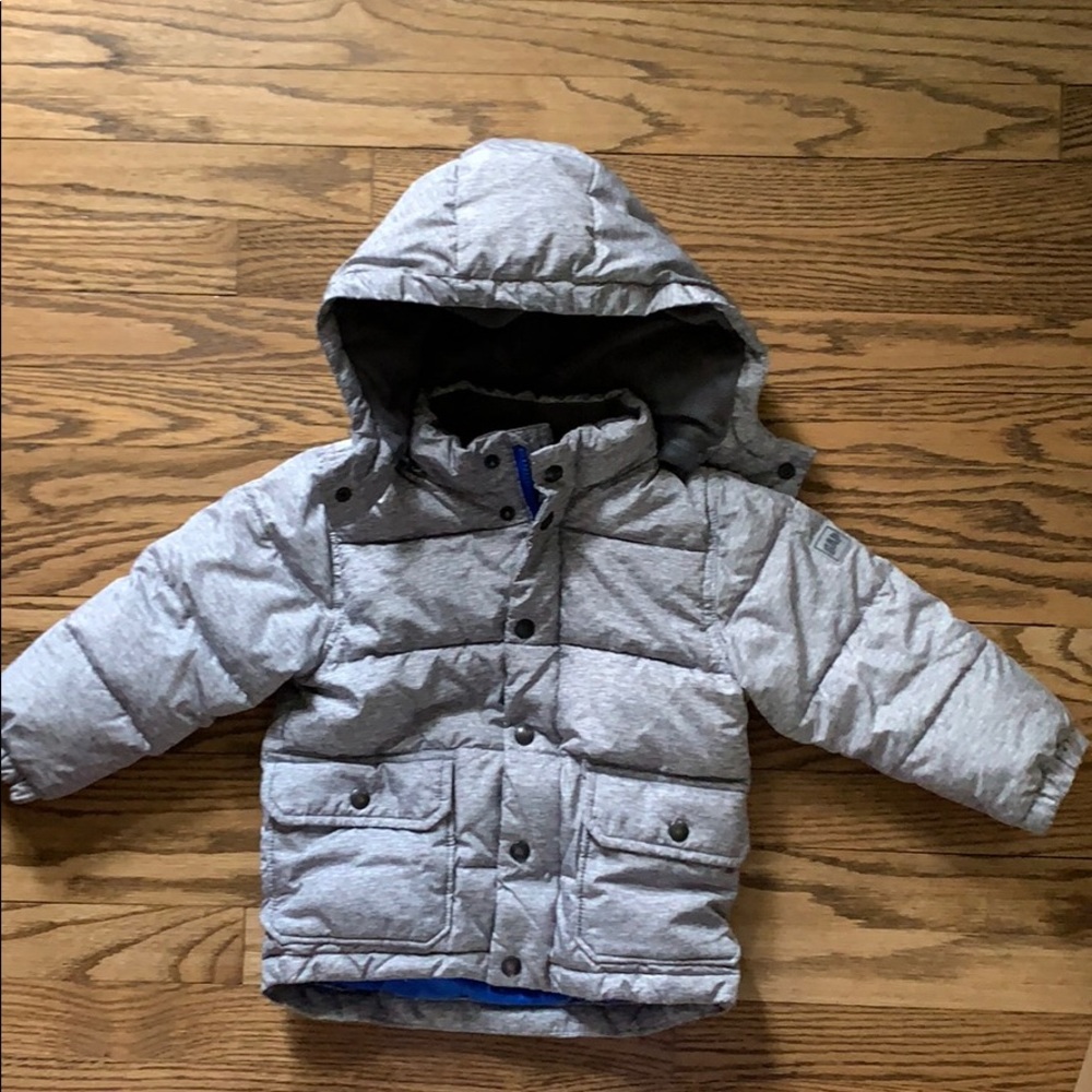 Boys gray puffer coat with fleece lining.